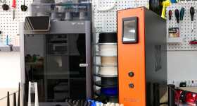 The Drywise filament drying system connected directly to a 3D printer. Photo by 3D Printing Industry.